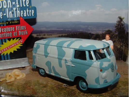 PoulaTo: '65 Volkswagen Bus, Green light, μπλε καμοφλαζ